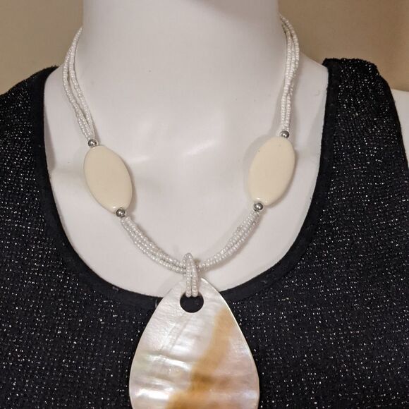 Reversable shell necklace - Picture 4 of 11